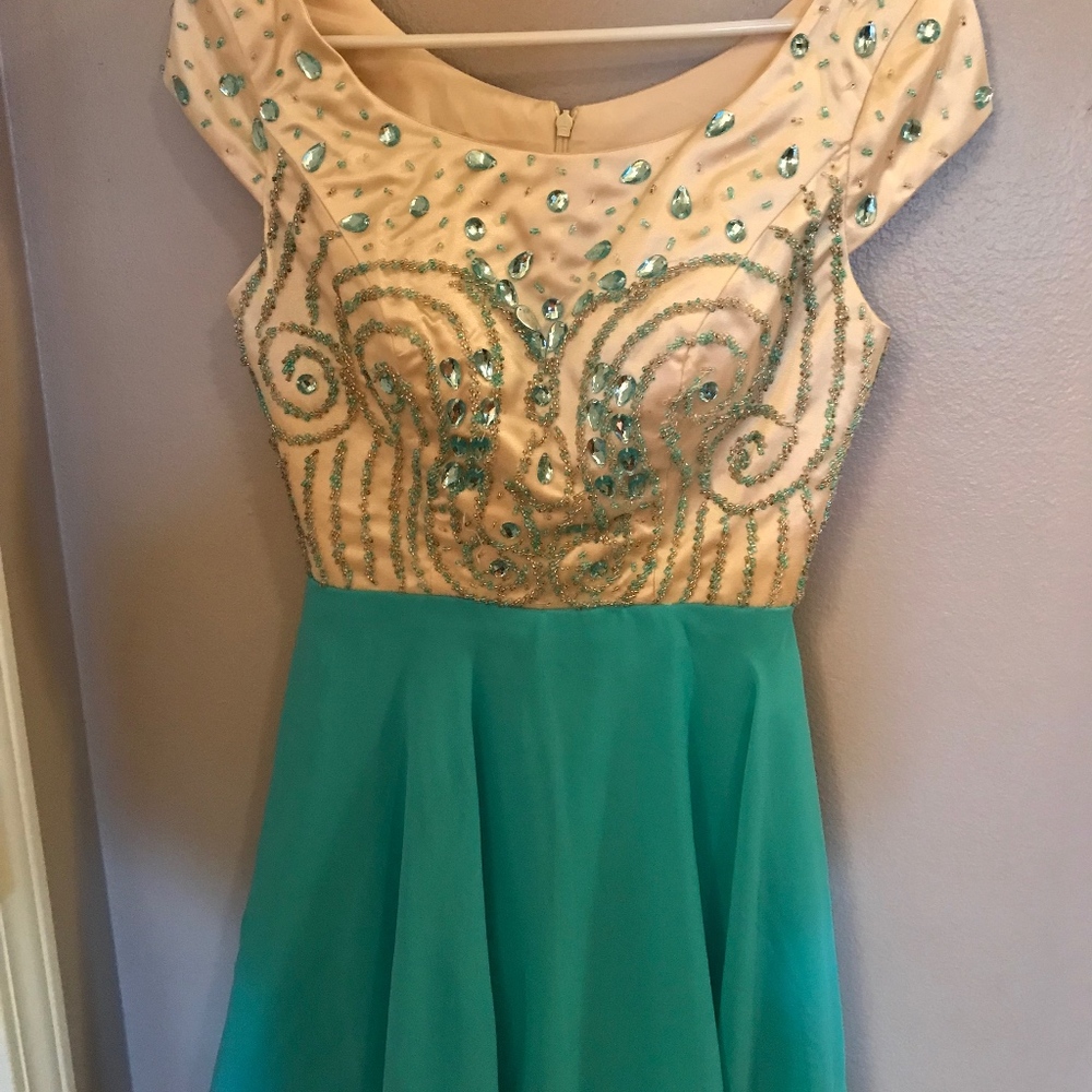 Dylan Queen Knee length Prom Dress